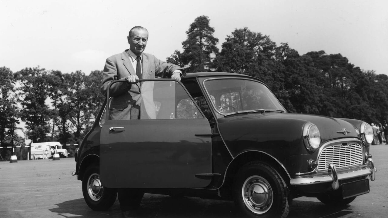 SİMGE HALİNE GELMİŞ BİR OTOMOBİLİN YARATICISI: ALEC ISSIGONIS. SİMGE HALİNE GELMİŞ BİR OTOMOBİLİN YARATICISI: ALEC ISSIGONIS.
